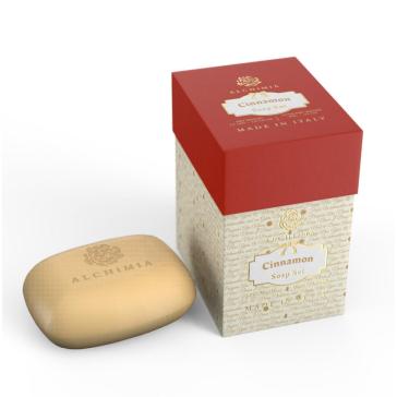 Scatola Cubica Natalizia con 3 saponette alla Cannella da 150 gr. Scatola Cubica Natalizia con 3 saponette alla Cannella da 150 gr.
