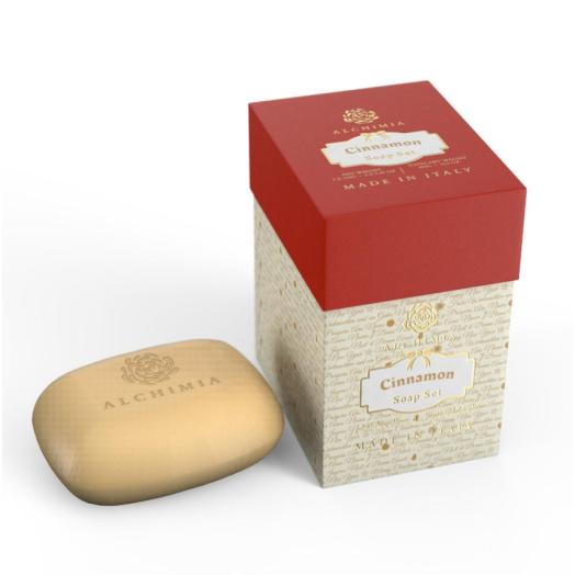 Scatola Cubica Natalizia con 3 saponette alla Cannella da 150 gr. Scatola Cubica Natalizia con 3 saponette alla Cannella da 150 gr.