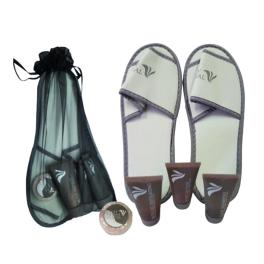 Kit Pantofole Uomo da Camera con 3 Prodotti Cosmetici da 30 ml.